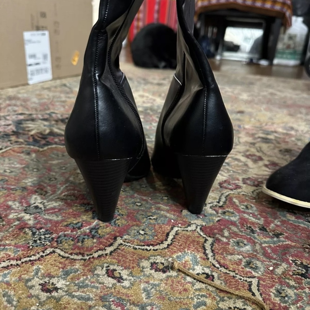 Black Heeled Boots with High Heel and Pointed Toe size 9 - Picture 7 of 9